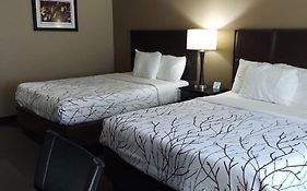 Parkwood Inn & Suites